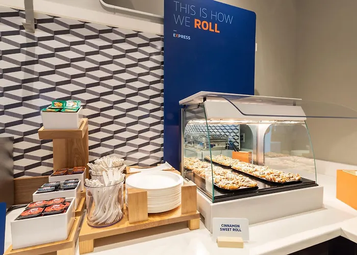 Holiday Inn Express & Suites Minneapolis - West End By Ihg